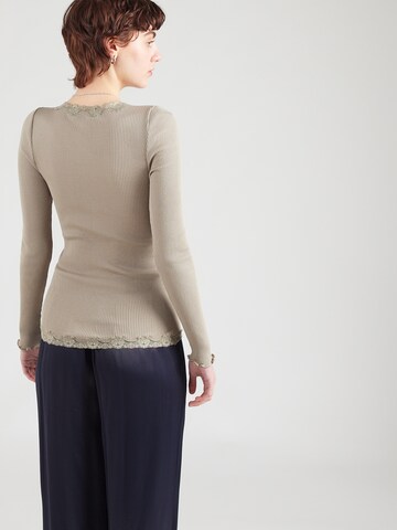 rosemunde - Cárdigan 'Babette' en marrón: atrás