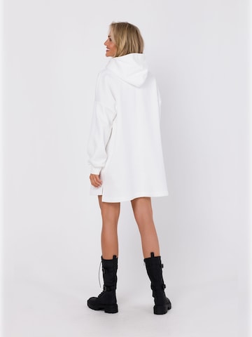 made of emotion - Vestido en blanco