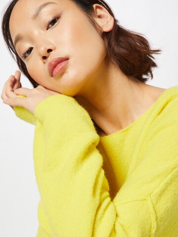 AMERICAN VINTAGE Sweater 'DAMSVILLE' in Yellow