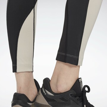 Skinny Pantalon de sport Reebok en noir