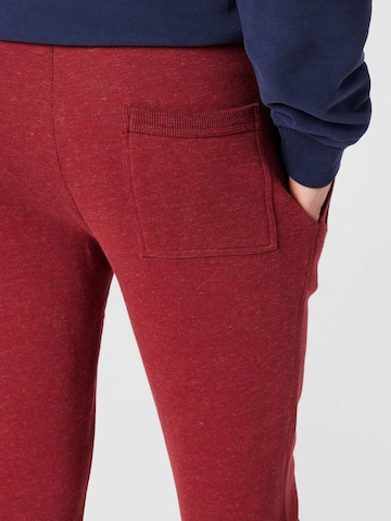 Superdry - Tapered Calças em vermelho