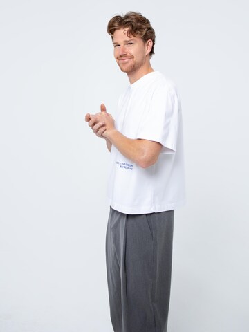 BAYSIDE BOUND Oversized shirt 'THE CORE UNISEX BOXY TEE' in Wit
