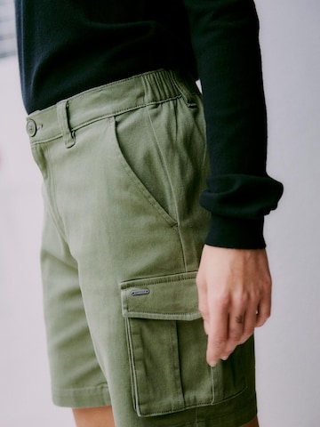 Oxmo - Regular Calças cargo 'OXKvinne' em verde