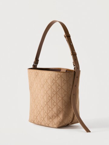 Calvin Klein Τσάντα ώμου σε καφέ