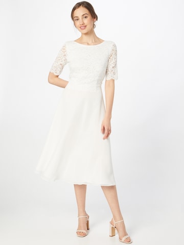 Robe de cocktail Vera Mont en blanc : devant