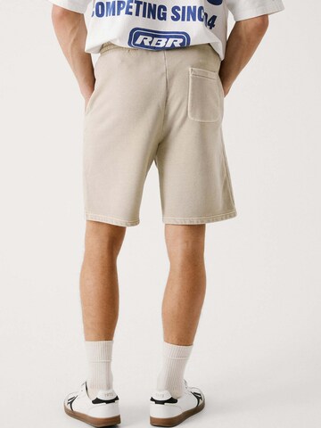 Loosefit Pantalon Red Bull Racing x Pepe Jeans en beige