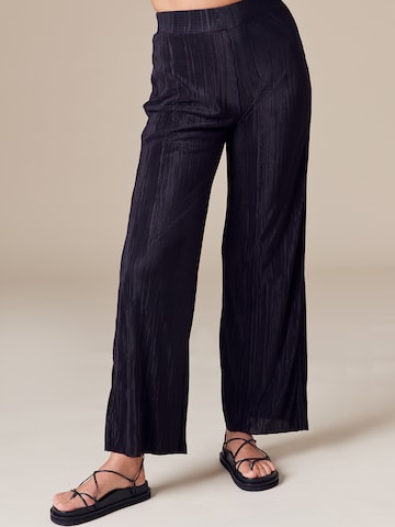 ABOUT YOU x Laura Giurcanu Trousers 'Asmin' in Black: front