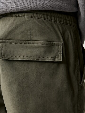 Pull&Bear Loosefit Cargobroek in Groen
