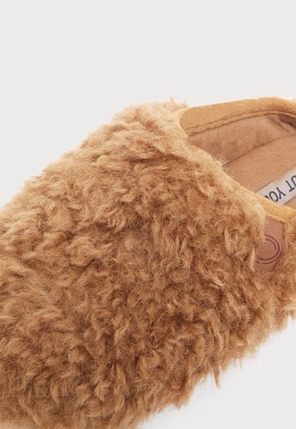 ABOUT YOU - Zapatillas de casa 'Abby' en marrón
