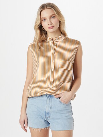 Emily Van Den Bergh - Blusa en marrón: frente