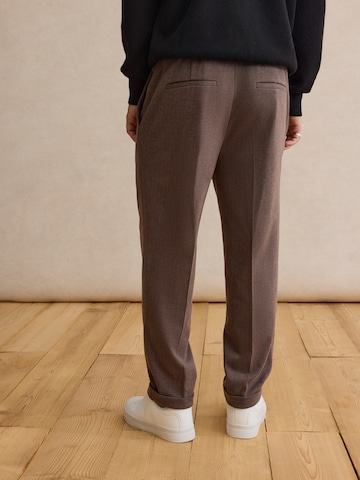 DAN FOX APPAREL Regular Pleat-front trousers 'Charlie' in Brown