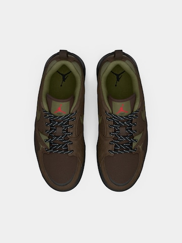 Jordan Sneakers laag 'CMFT Era' in Bruin