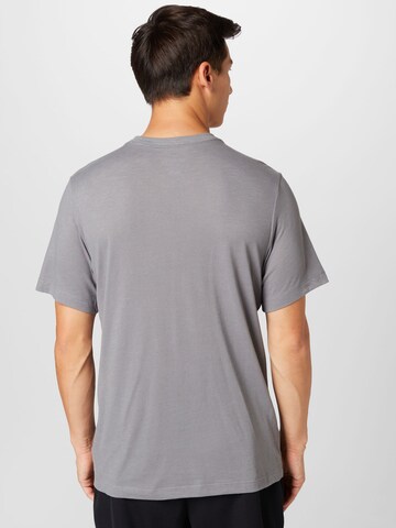 Maglia funzionale di NIKE in grigio