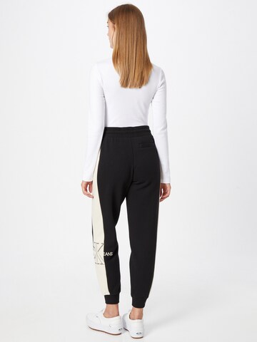 Calvin Klein Jeans Tapered Hose in Schwarz