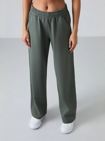 Tommy Life Sportbroek in Groen: voorkant
