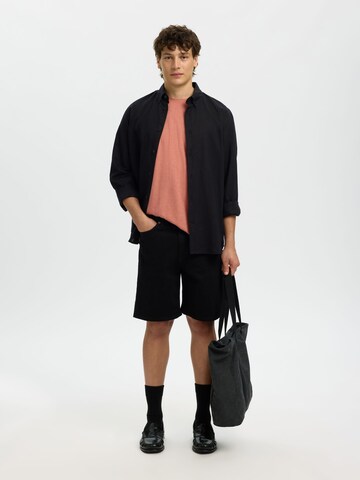 T-Shirt 'SLHAdam' SELECTED en rouge