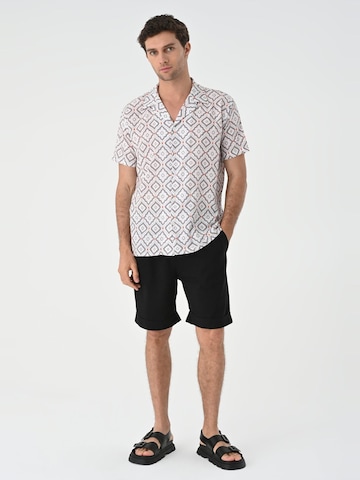 Comfort fit Camicia di Antioch in bianco