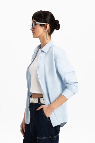 UNIQVIBE Blouse in Blauw