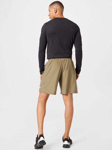 UNDER ARMOUR Regular Sportshorts in Grün