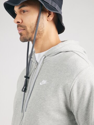Nike Sportswear Sweatjakke 'Club Fleece' i grå
