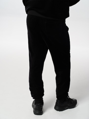 ABOUT YOU x Jaime Lorente Tapered Pants 'Fernando' in Black