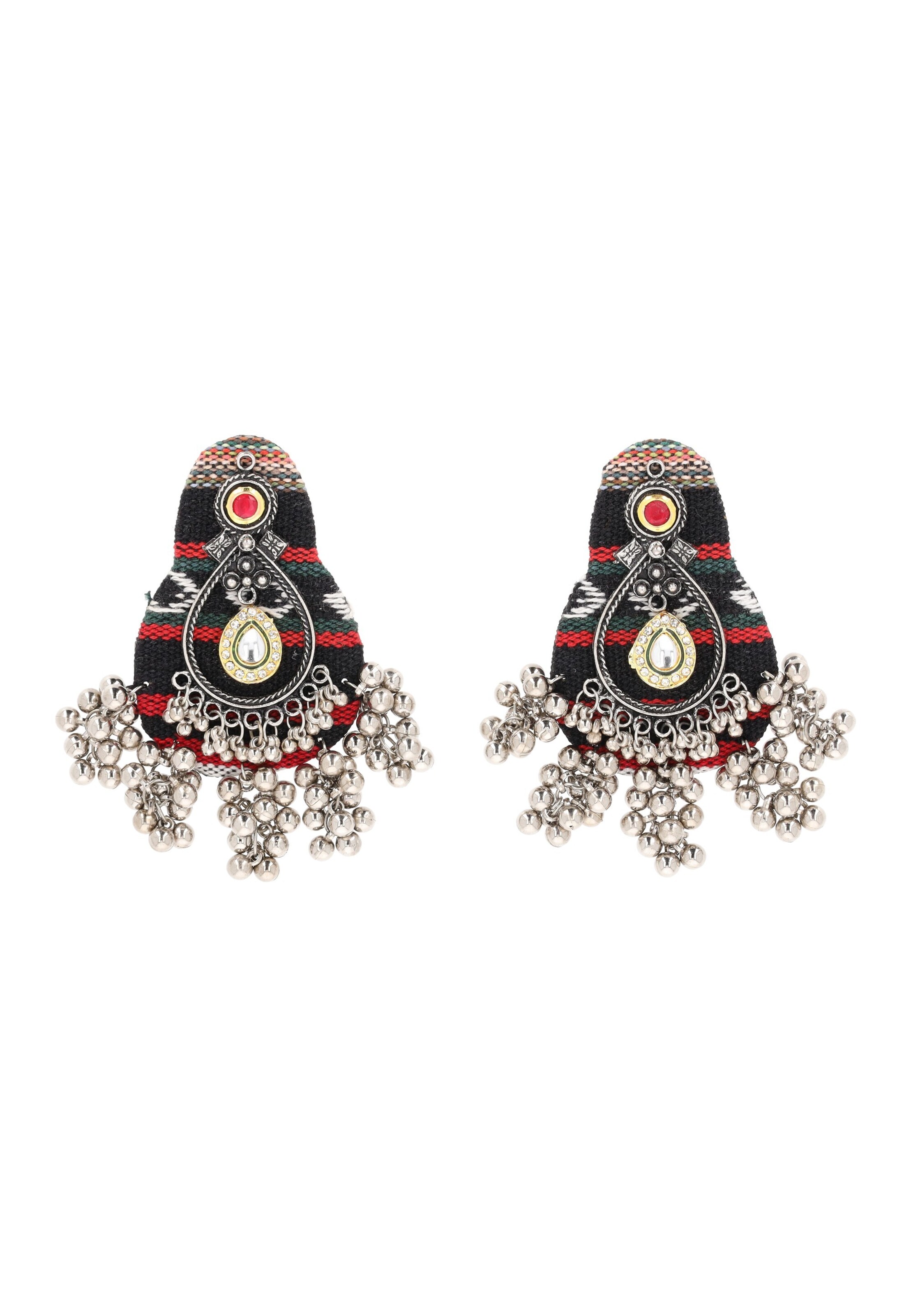 IZIA Oorbellen in Zwart: voorkant