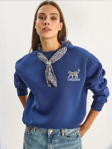 Bianco Lucci Sweatshirt in Blue: front