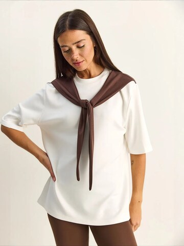 T-shirt 'T-Shirts' Bianco Lucci en marron