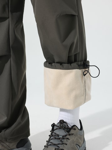 Youthup Loose fit Cargo Pants in Black