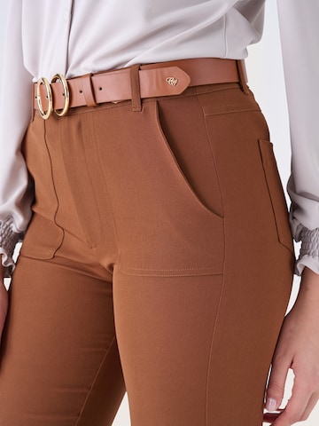 Camomilla Regular Broek 'YARA' in Bruin