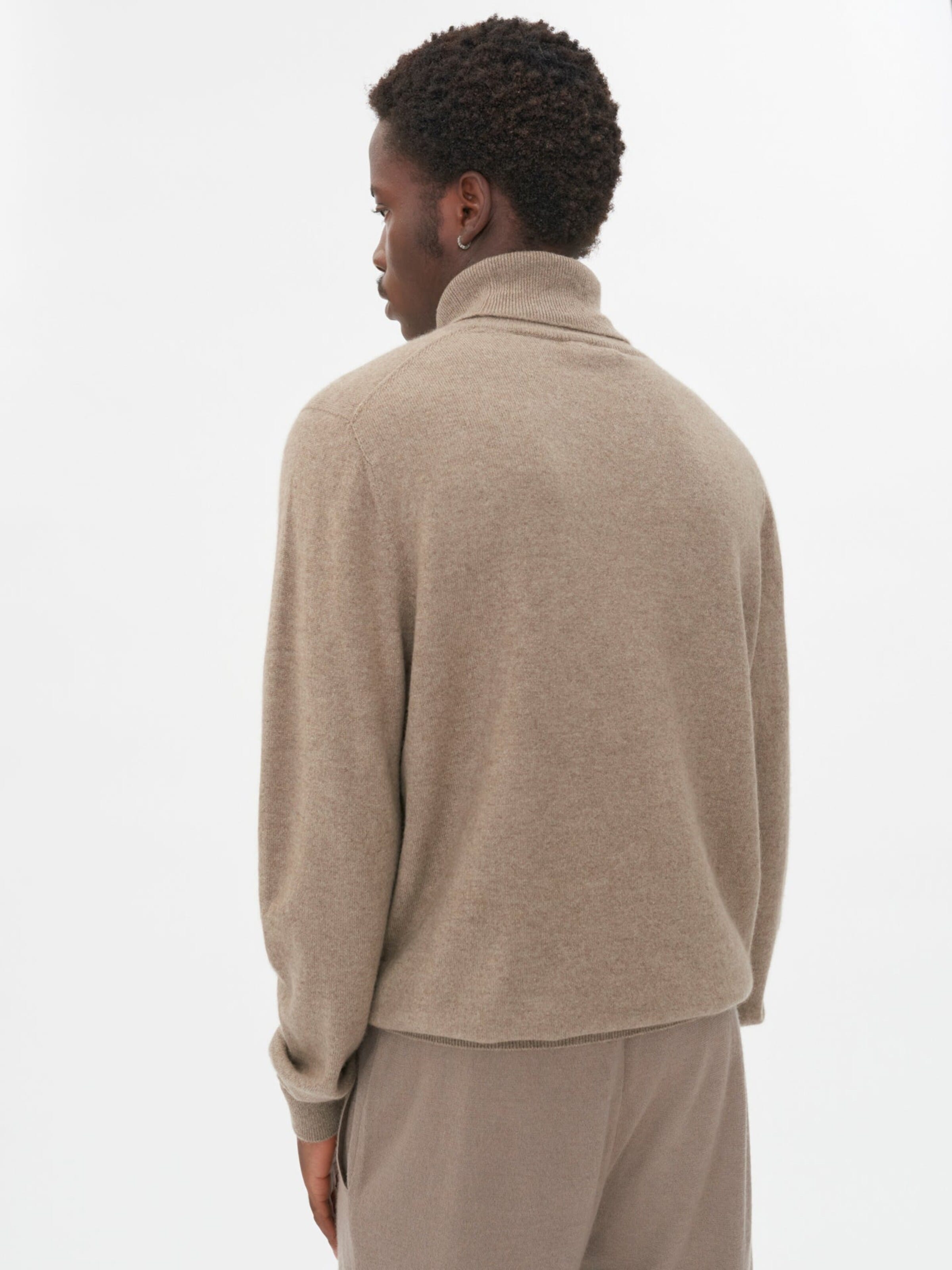 GOBI Cashmere - Jersey 'Men's Essential Turtleneck Cashmere Sweater' en gris
