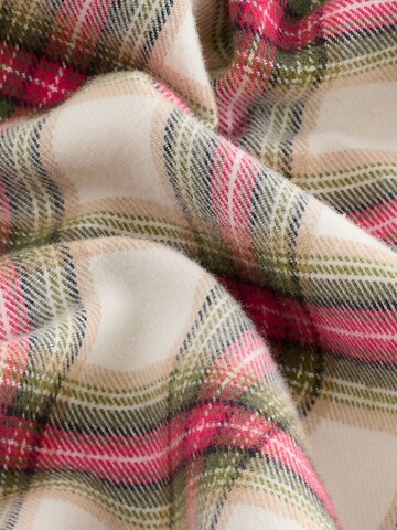 Next Pusero värissä vaaleanpunainen