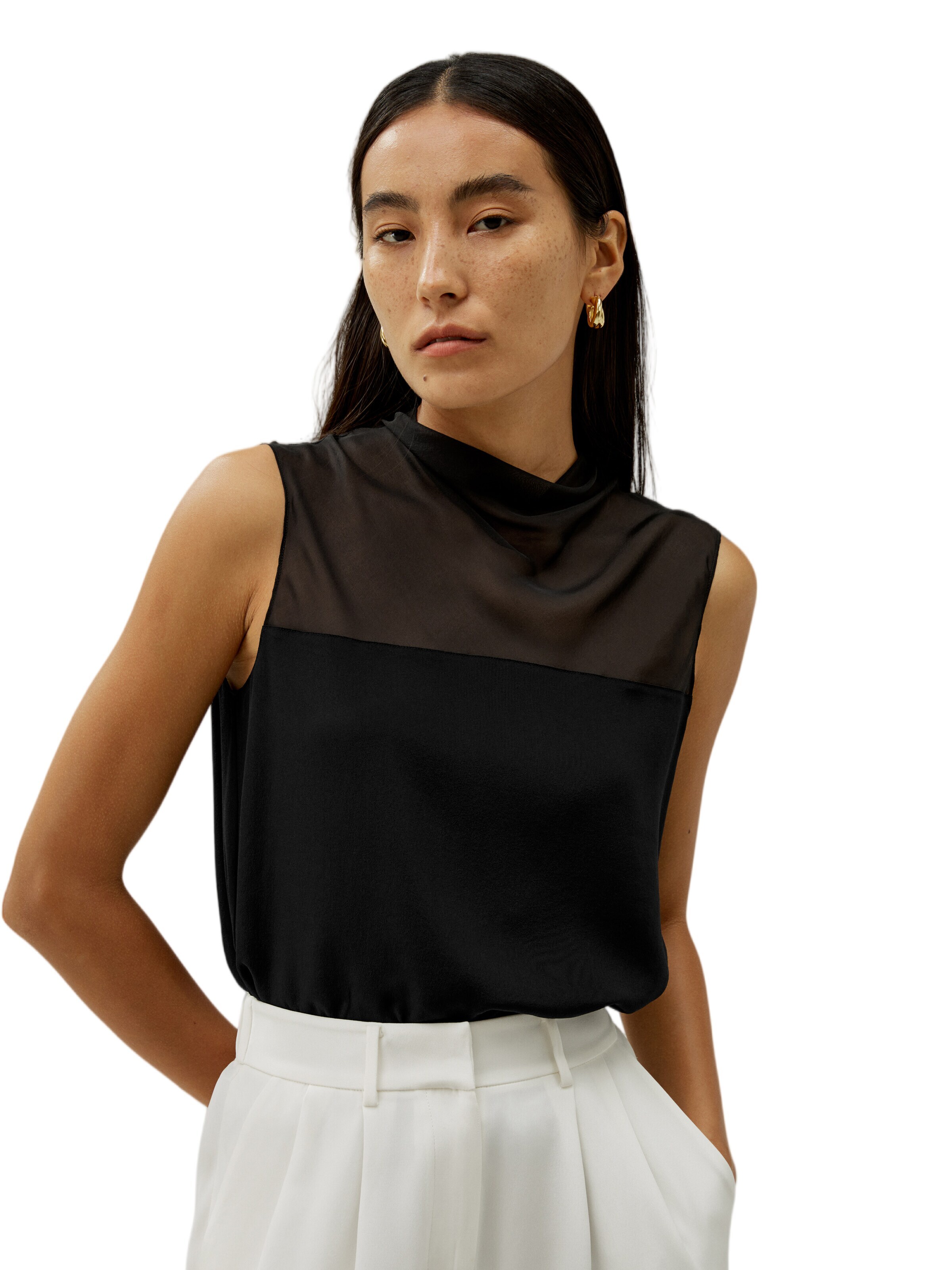 Lilysilk Blouse in Zwart: voorkant