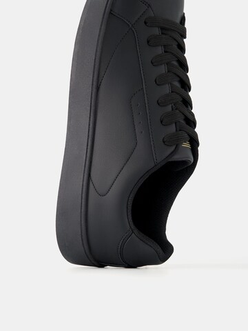 Bershka Sneakers in Black