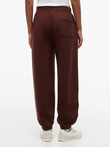 Tommy Jeans Конический (Tapered) Штаны в Коричневый