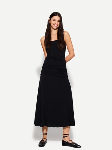 Robe Bershka en noir : devant