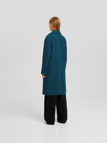 Bershka Přechodný kabát – modrá