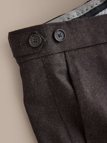 Slimfit Pantaloni con piega frontale di Next in marrone