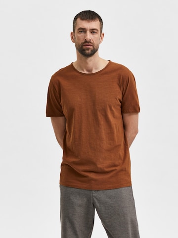 SELECTED HOMME - Camiseta 'Morgan' en marrón: frente
