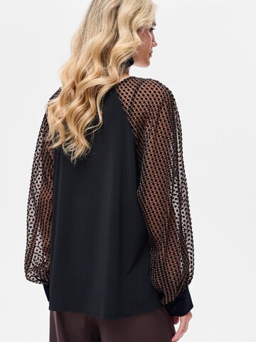 Blue Shadow Bluse‌‌‌‌ in Schwarz
