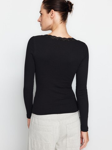 Tricou de la Trendyol pe negru