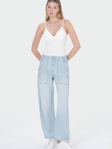 M.O.D MIRACLE OF DENIM Barrel Jeans in Blue: front