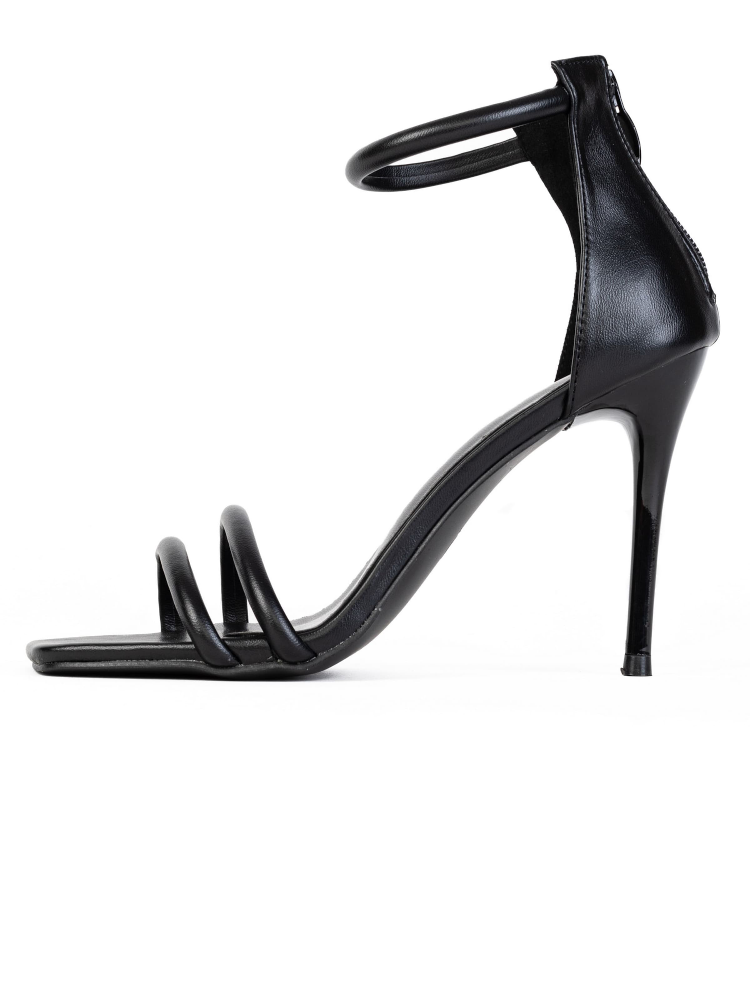 Celena - Sandalias 'Cassy' en negro: frente