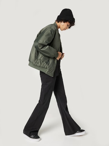 A LOT LESS Between-season jacket 'Astrid' in Green