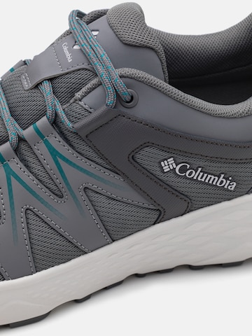 COLUMBIA Полуботинки 'PEAKFREAK ROAM™' в Серый