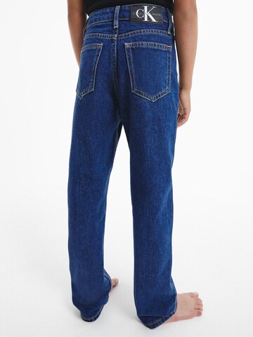 Calvin Klein Jeans Lużny krój Jeansy 'Barrel' w kolorze niebieski