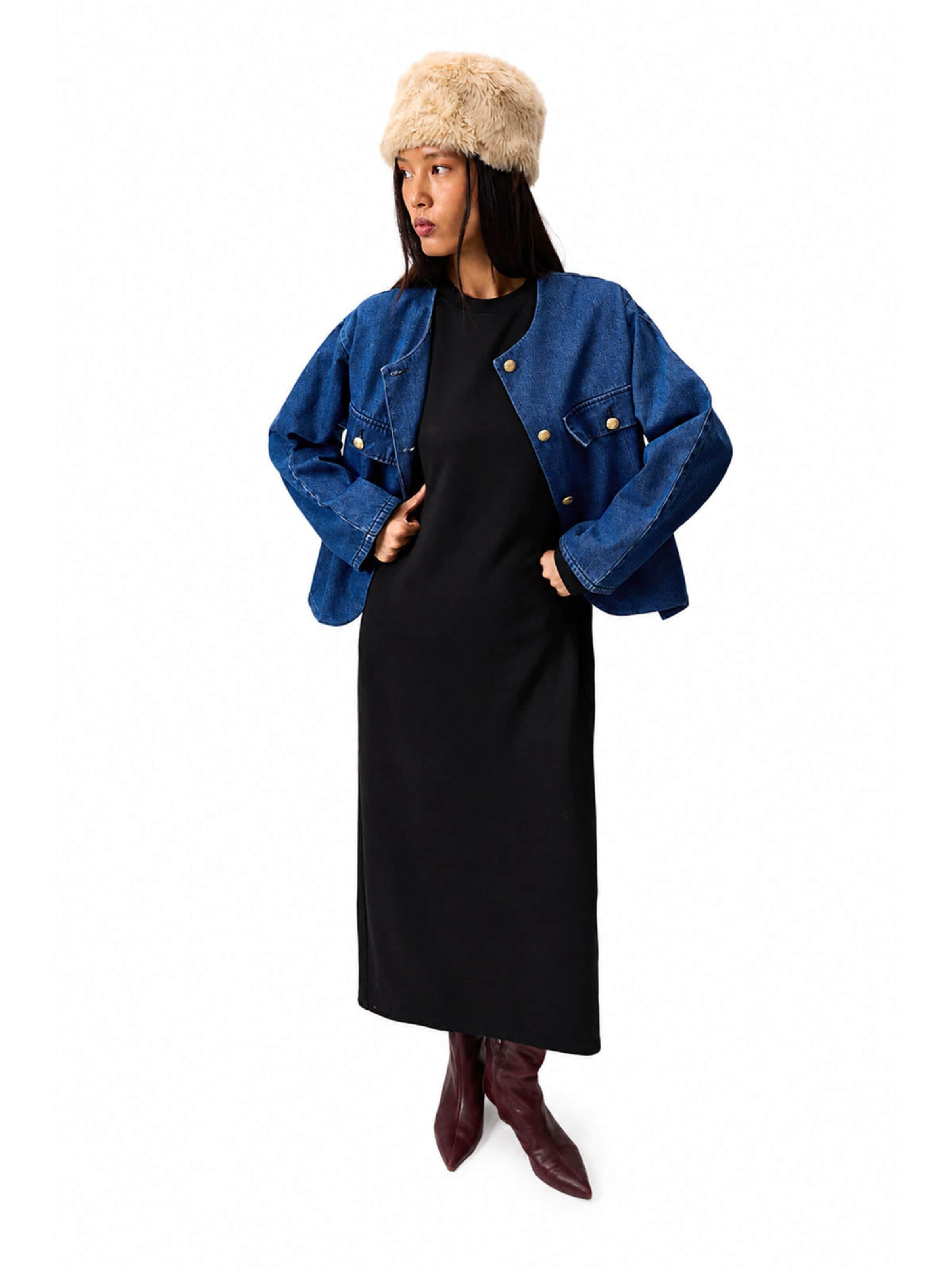 Robe 'Padded Basic Knitted Dress' Touché Privé en noir : devant