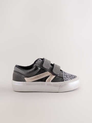 Sneaker di Next in grigio