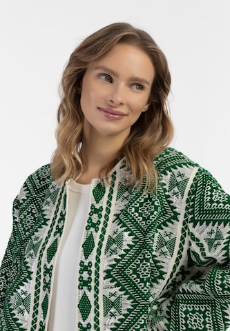 Geacă tricotată de la IZIA pe verde