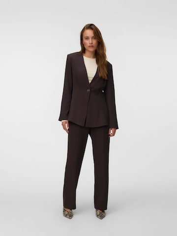 Regular Pantalon à pince 'AWDIAN' VERO MODA en marron : devant